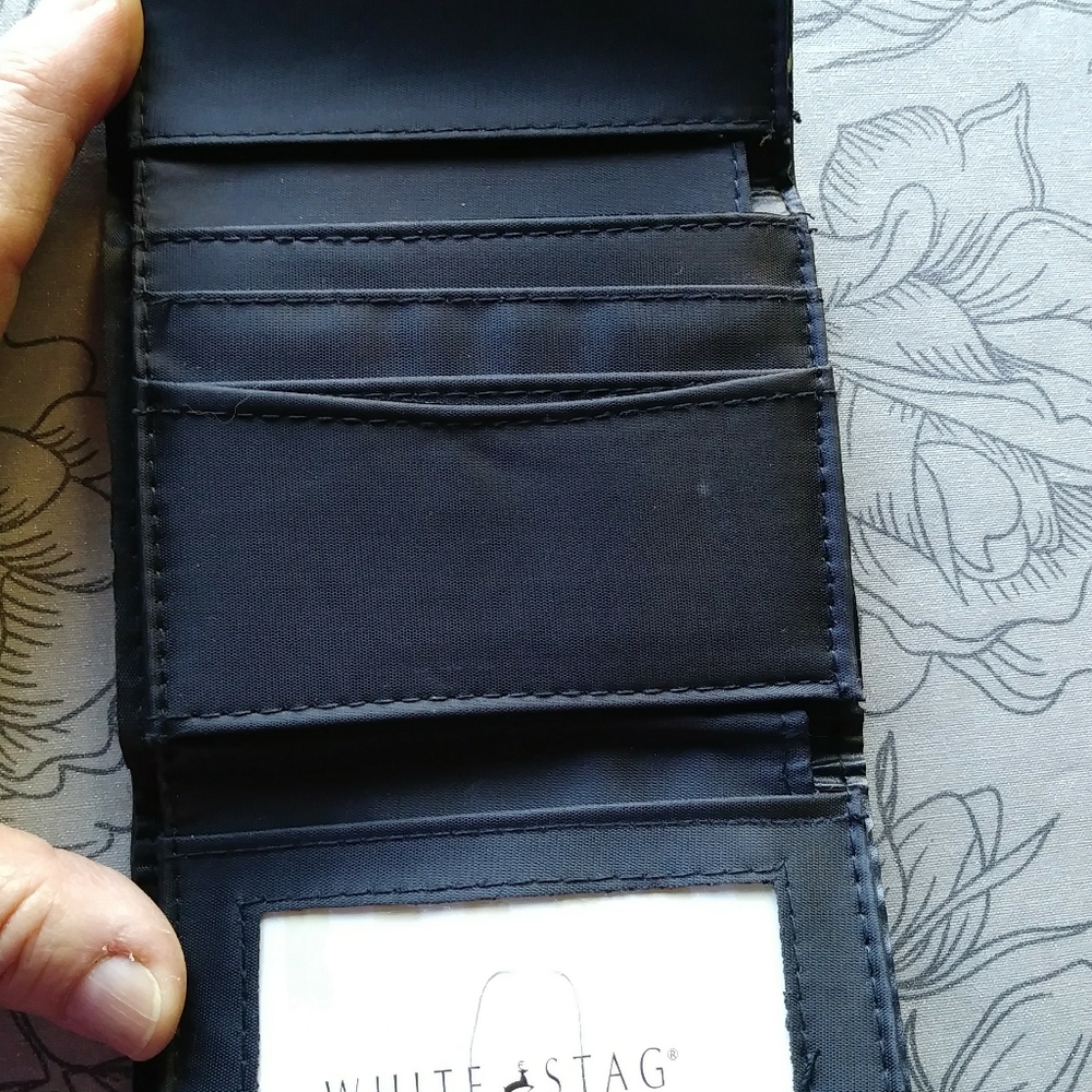 🛑LAST CHANCE🛑WHITE STAG Black Tri-fold Wallet - Picture 10 of 14